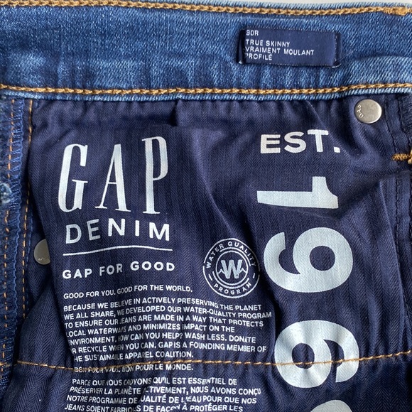 Gap true skinny jeans with destruction - Picture 6 of 7